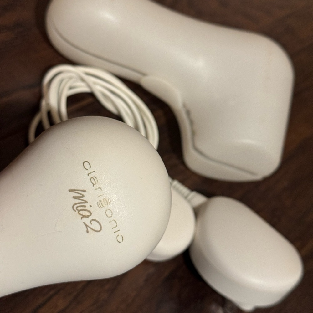 Clarisonic Mia 2 Sonic Facial Cleansing Unit - Picture 6 of 6